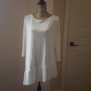 Chico's Travellers cream isometric top